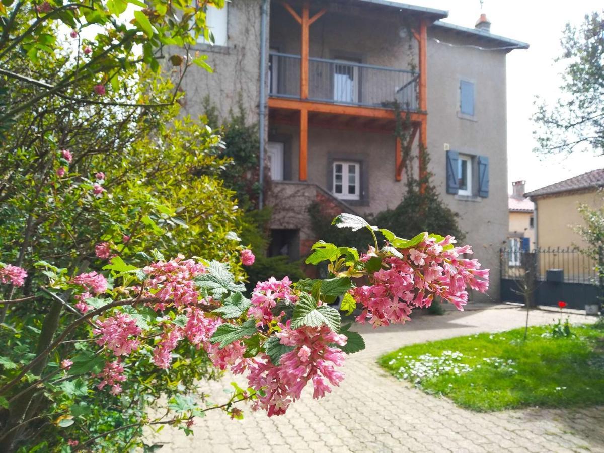 La Maison De Thuy - Gite En Auvergne Gimeaux Exterior foto